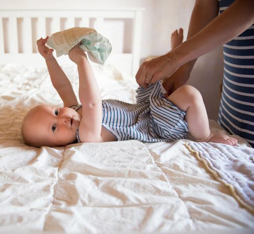 Cleaning your baby's bottom - Mustela Multi-market - 1